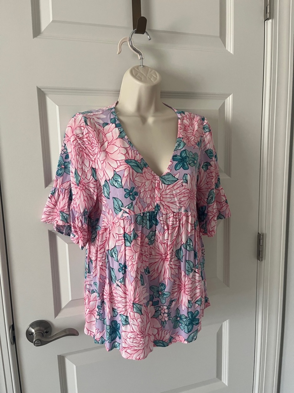 ANDREE BY UNIT Pink Floral V-Neck Blouse with Teal Accents